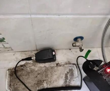 鹤岗市屋顶漏水维修公司分享下卫生间漏水的危害及解决方法